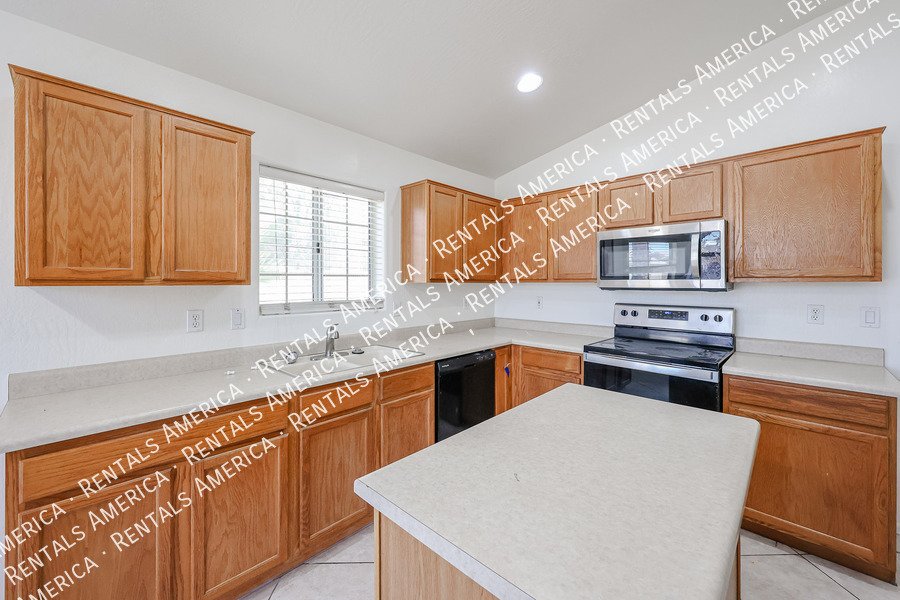 Beautiful 3 bedroom 2 bathroom home in Goodyear!! property image