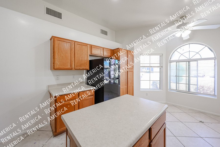 Beautiful 3 bedroom 2 bathroom home in Goodyear!! property image