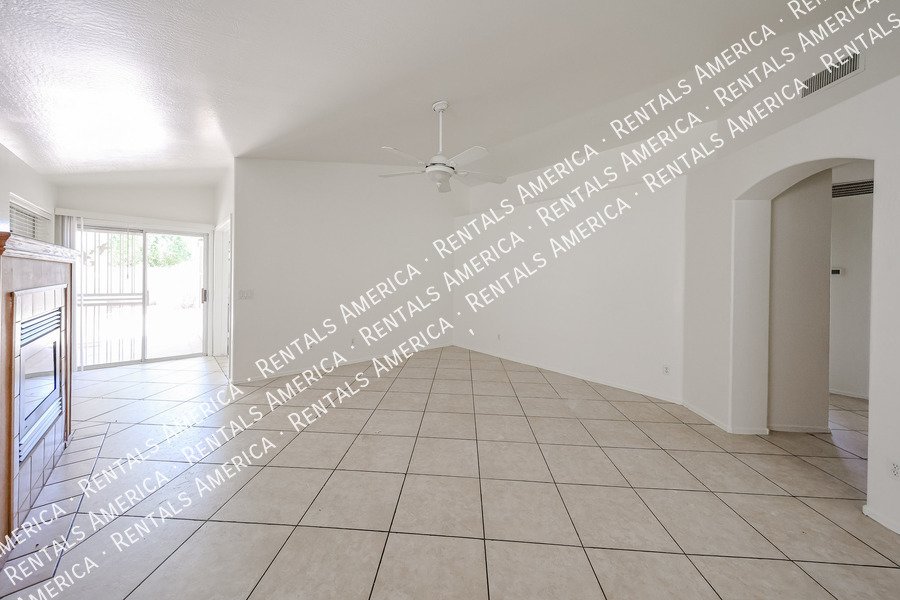 Beautiful 3 bedroom 2 bathroom home in Goodyear!! property image