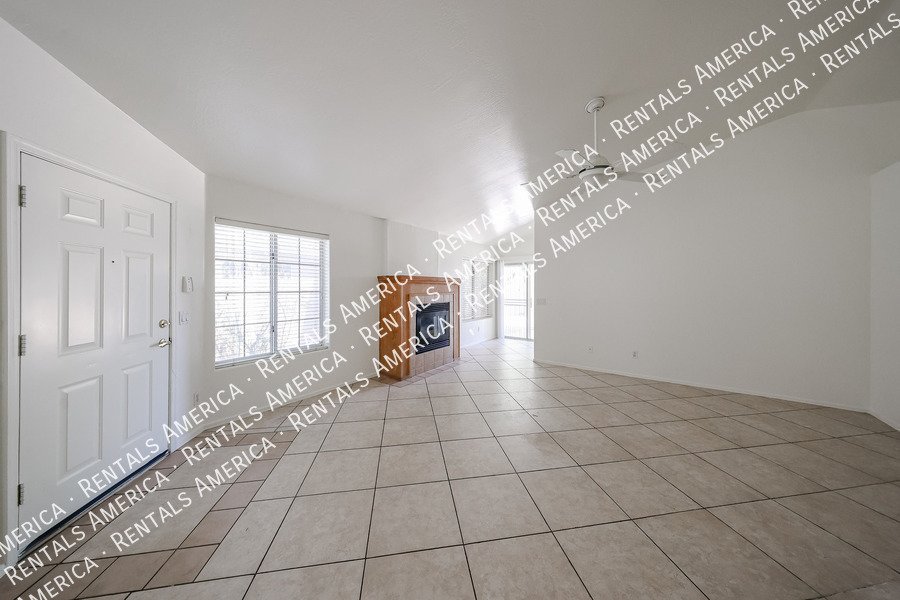 Beautiful 3 bedroom 2 bathroom home in Goodyear!! property image