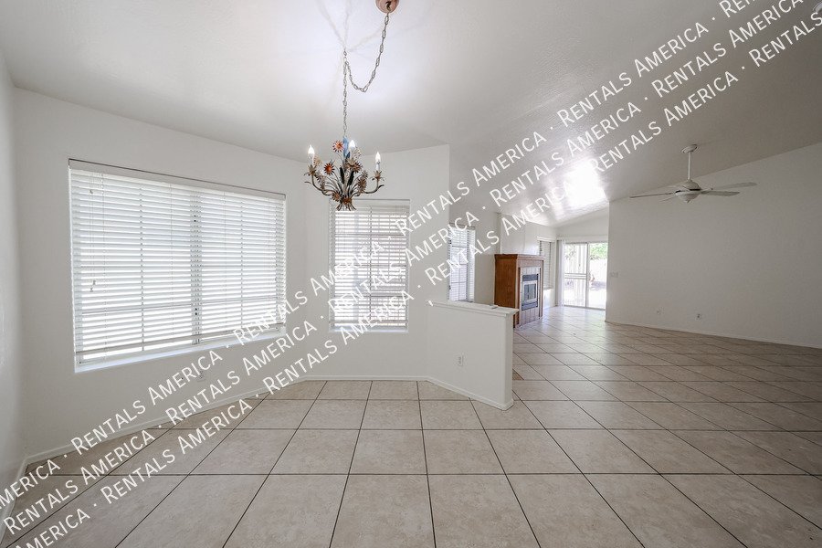 Beautiful 3 bedroom 2 bathroom home in Goodyear!! property image