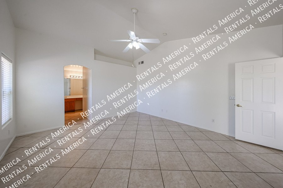 Beautiful 3 bedroom 2 bathroom home in Goodyear!! property image