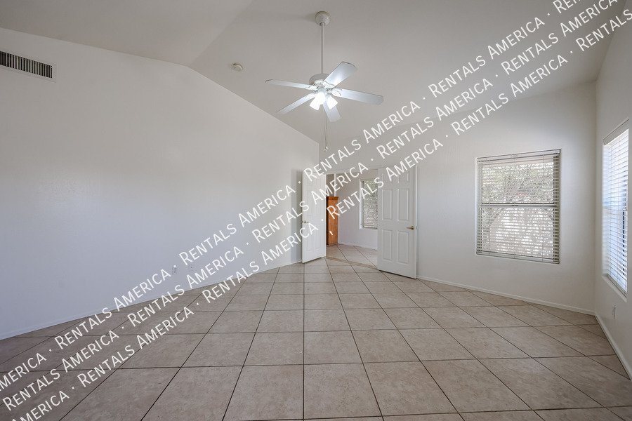 Beautiful 3 bedroom 2 bathroom home in Goodyear!! property image