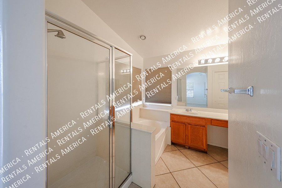 Beautiful 3 bedroom 2 bathroom home in Goodyear!! property image