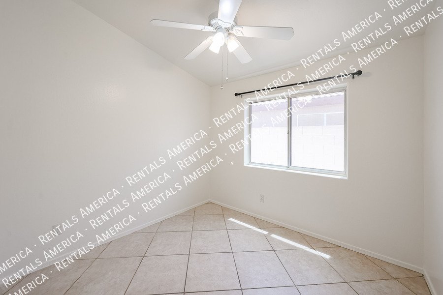 Beautiful 3 bedroom 2 bathroom home in Goodyear!! property image