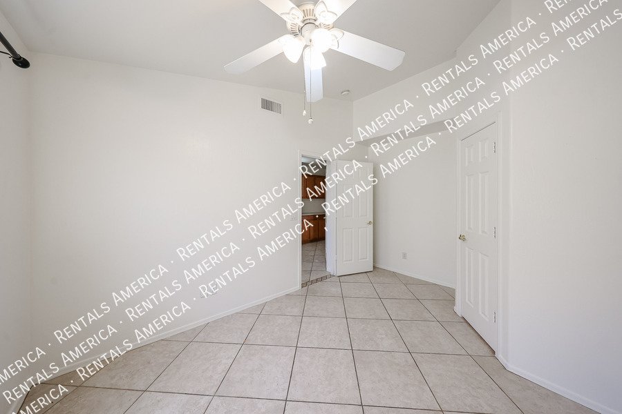Beautiful 3 bedroom 2 bathroom home in Goodyear!! property image