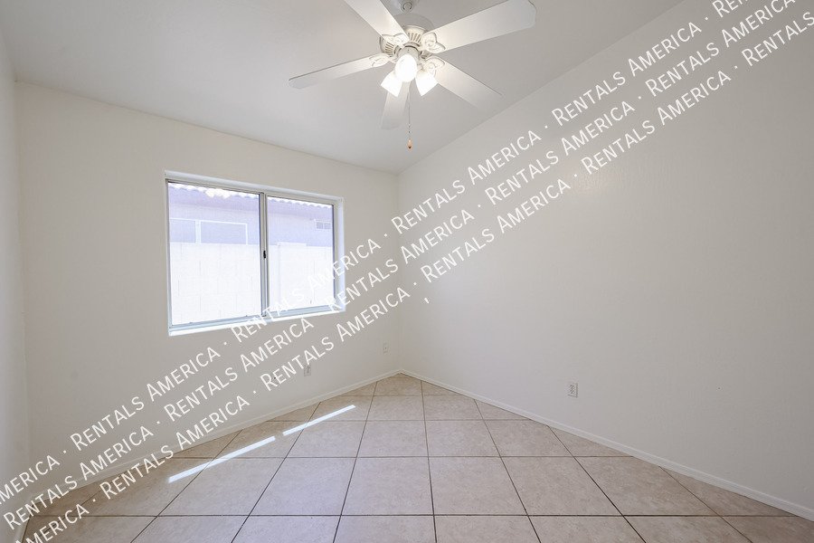 Beautiful 3 bedroom 2 bathroom home in Goodyear!! property image