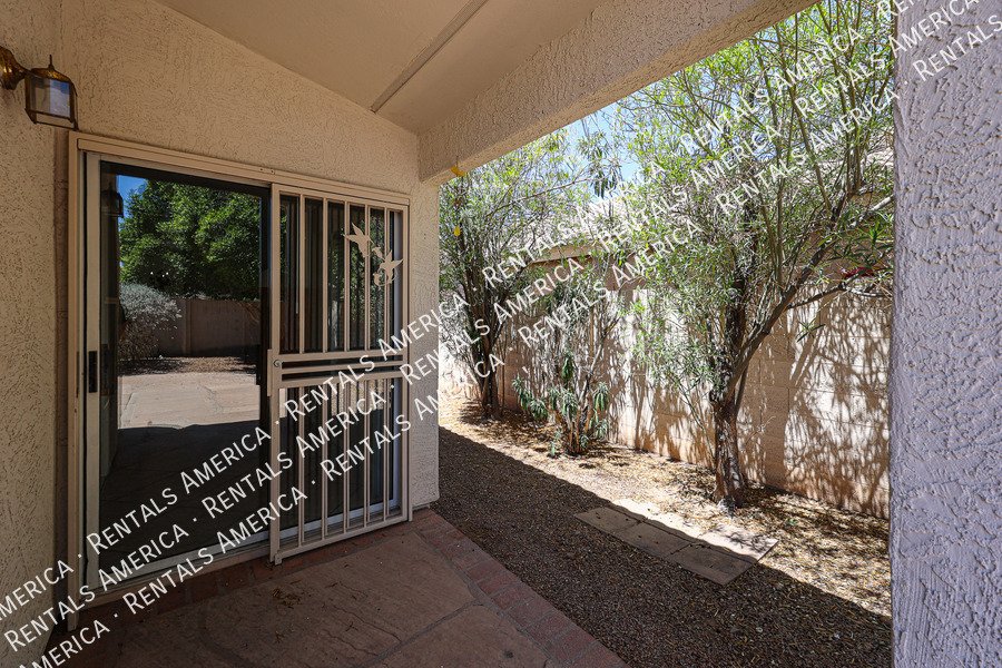 Beautiful 3 bedroom 2 bathroom home in Goodyear!! property image