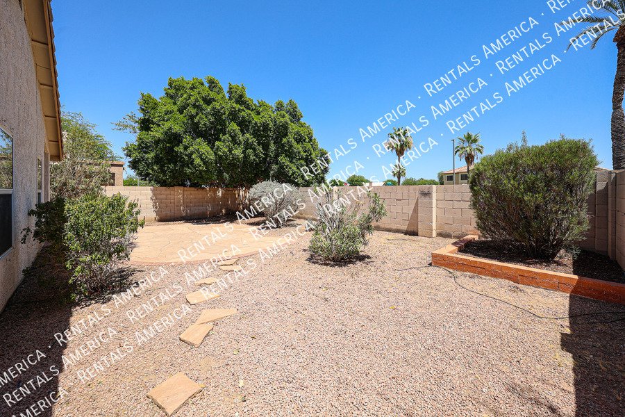 Beautiful 3 bedroom 2 bathroom home in Goodyear!! property image