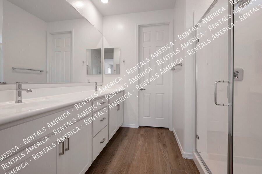 SINGLE LEVEL 4BR WITH OFFICE IN EMPIRE POINTE property image