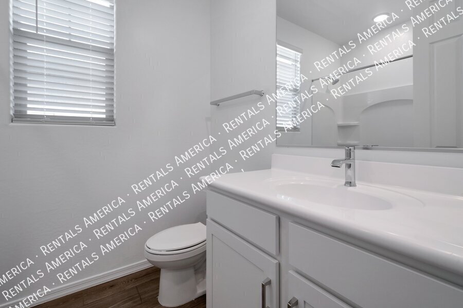 SINGLE LEVEL 4BR WITH OFFICE IN EMPIRE POINTE property image