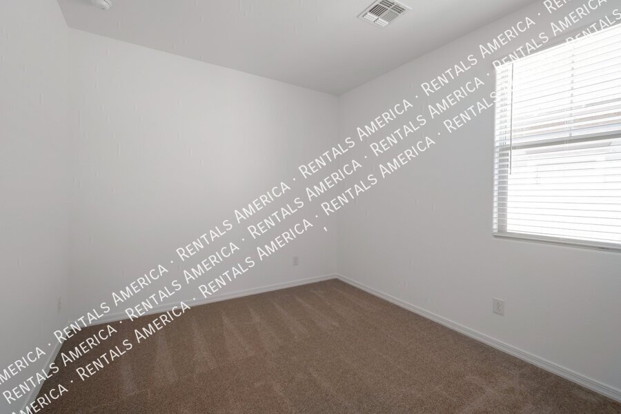 SINGLE LEVEL 4BR WITH OFFICE IN EMPIRE POINTE property image