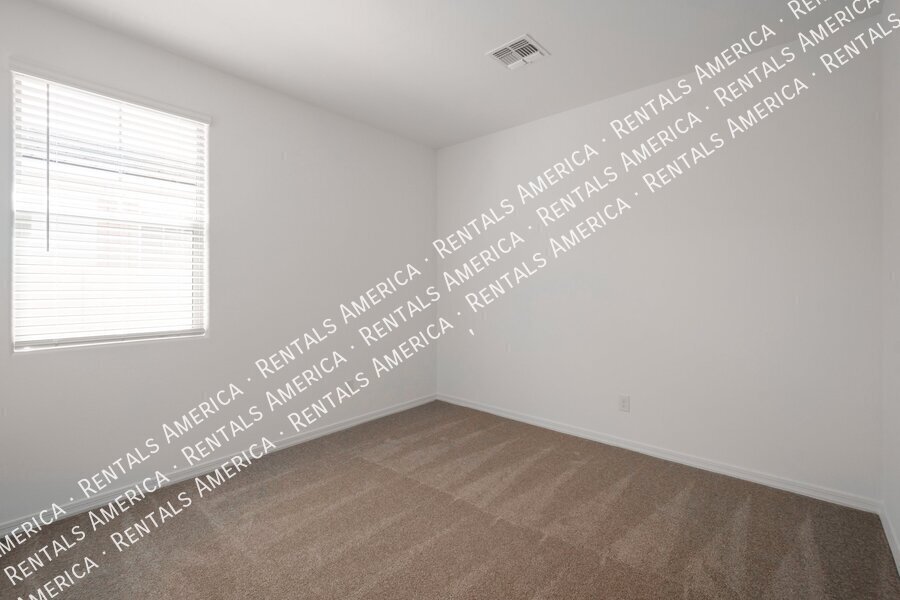 SINGLE LEVEL 4BR WITH OFFICE IN EMPIRE POINTE property image