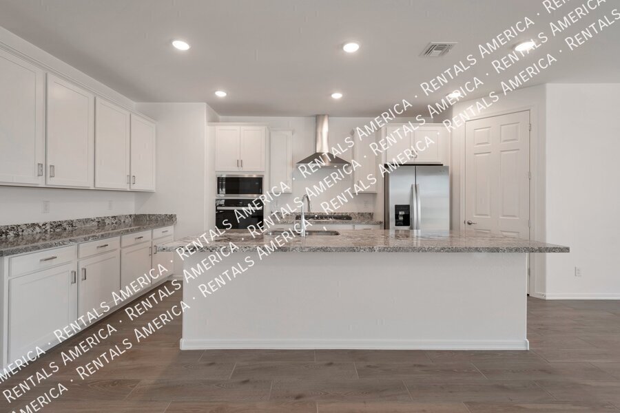 SINGLE LEVEL 4BR WITH OFFICE IN EMPIRE POINTE property image