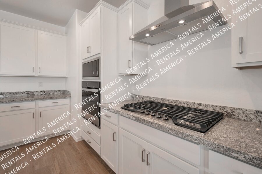 SINGLE LEVEL 4BR WITH OFFICE IN EMPIRE POINTE property image