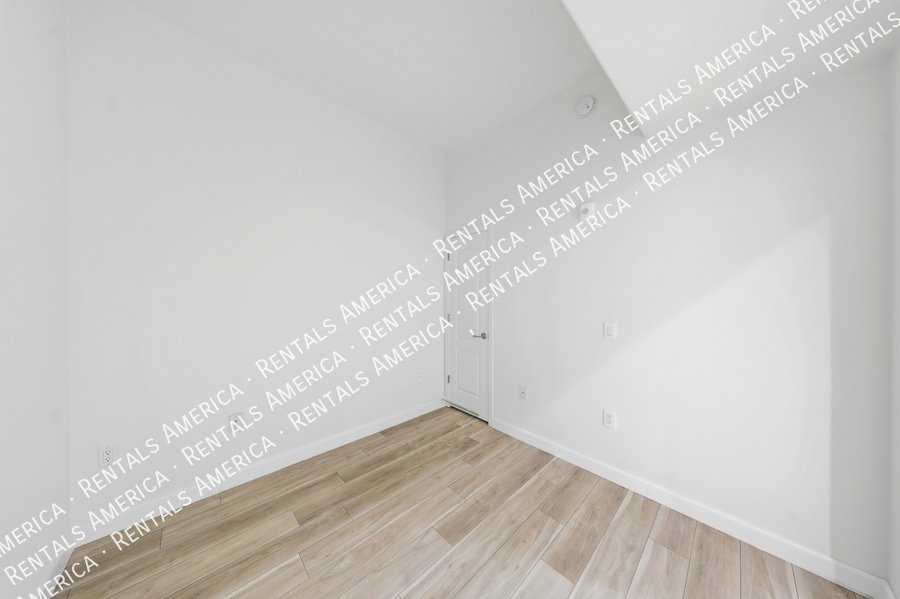 Upgraded 4th Floor Condo at Tapestry on Central 2 Bed + Studio property image