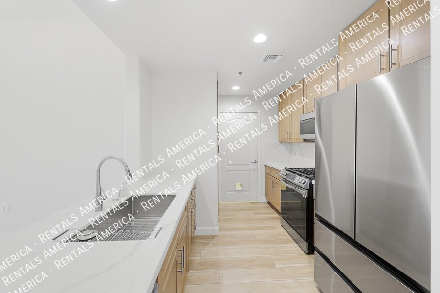 Upgraded 4th Floor Condo at Tapestry on Central 2 Bed + Studio property image