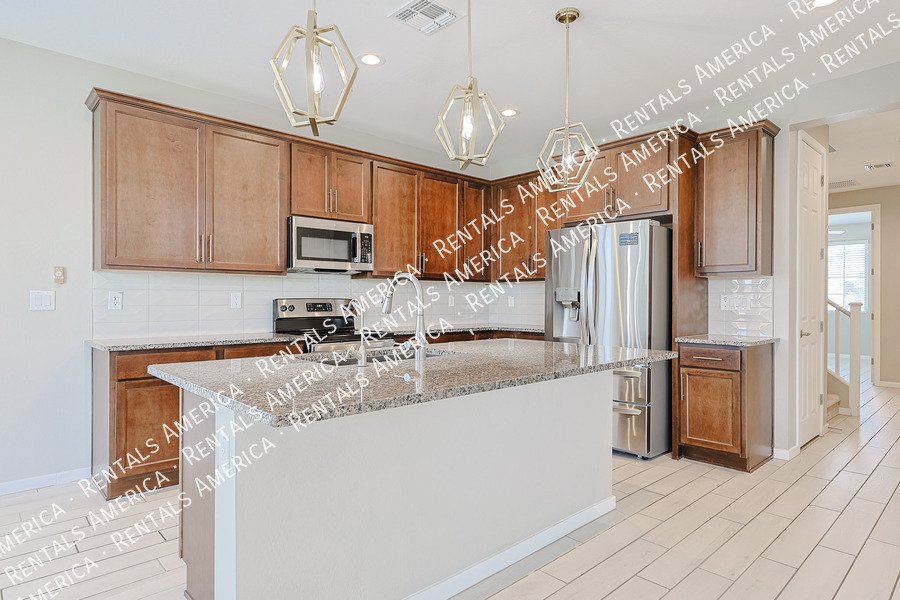 Spacious 5 Bedroom Home in Hudson Commons-No Pets property image