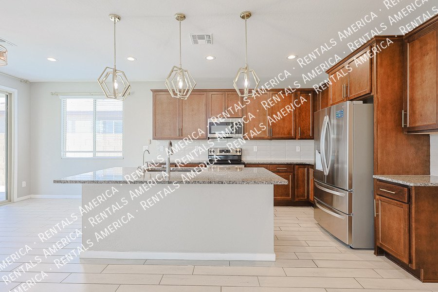 Spacious 5 Bedroom Home in Hudson Commons-No Pets property image