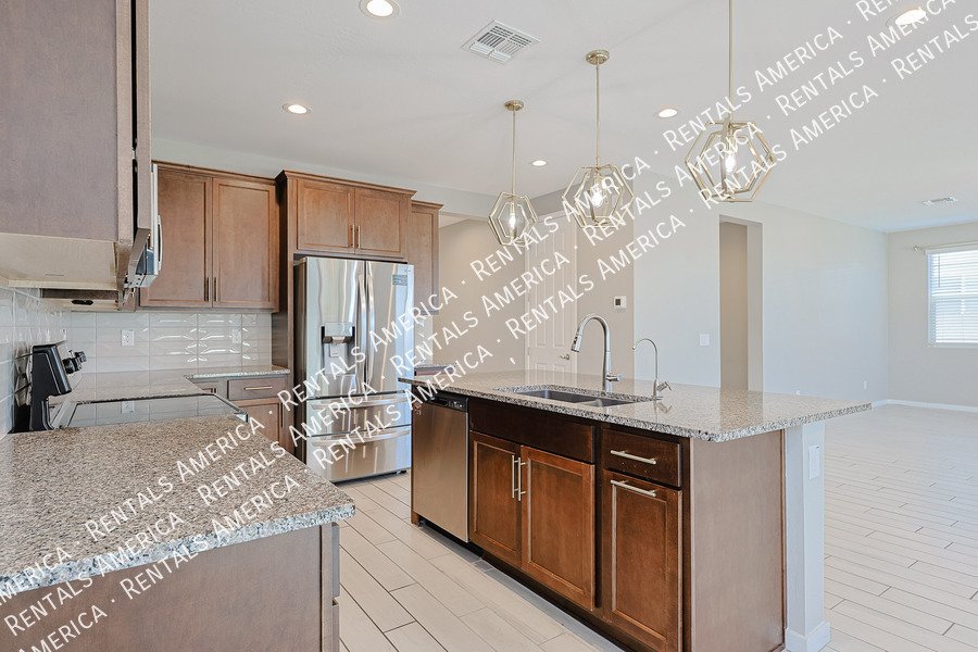 Spacious 5 Bedroom Home in Hudson Commons-No Pets property image