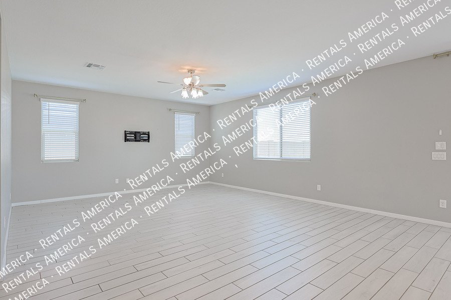 Spacious 5 Bedroom Home in Hudson Commons-No Pets property image