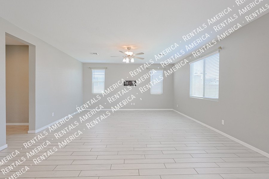 Spacious 5 Bedroom Home in Hudson Commons-No Pets property image