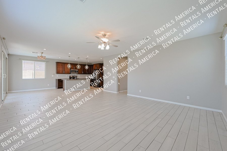 Spacious 5 Bedroom Home in Hudson Commons-No Pets property image