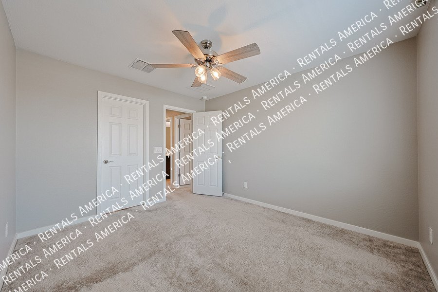 Spacious 5 Bedroom Home in Hudson Commons-No Pets property image