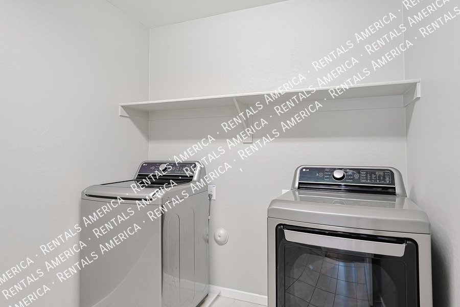 Spacious 5 Bedroom Home in Hudson Commons-No Pets property image
