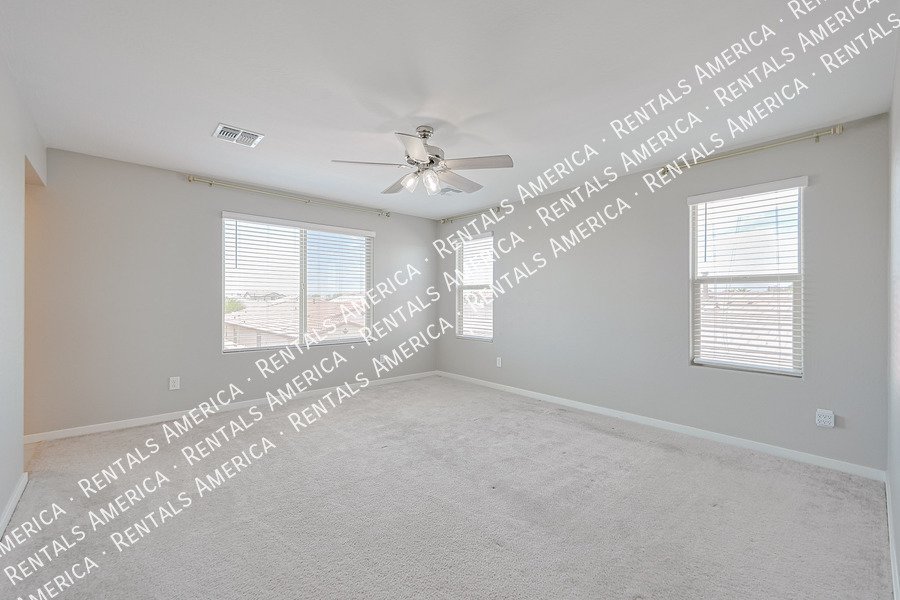 Spacious 5 Bedroom Home in Hudson Commons-No Pets property image