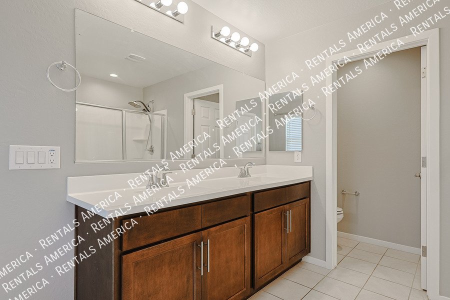 Spacious 5 Bedroom Home in Hudson Commons-No Pets property image
