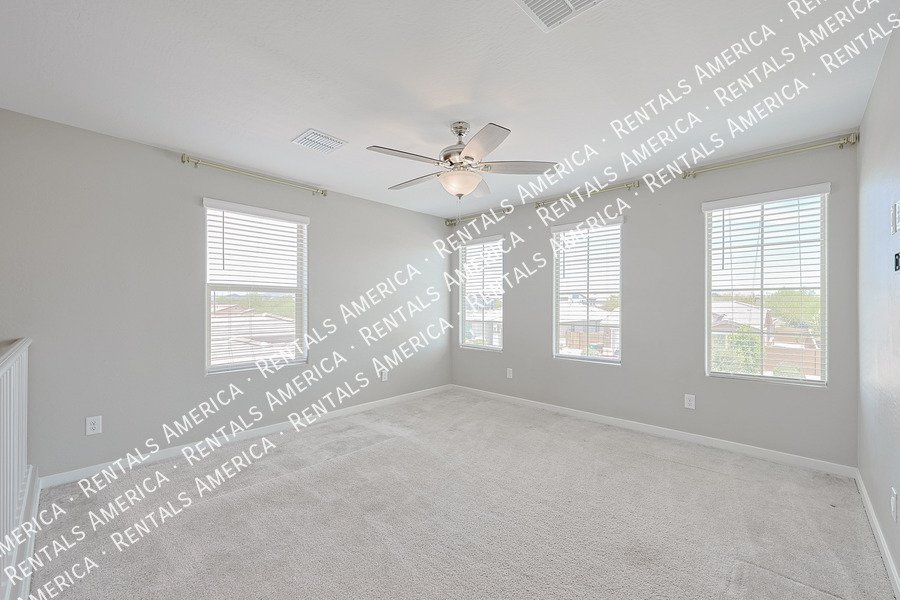 Spacious 5 Bedroom Home in Hudson Commons-No Pets property image