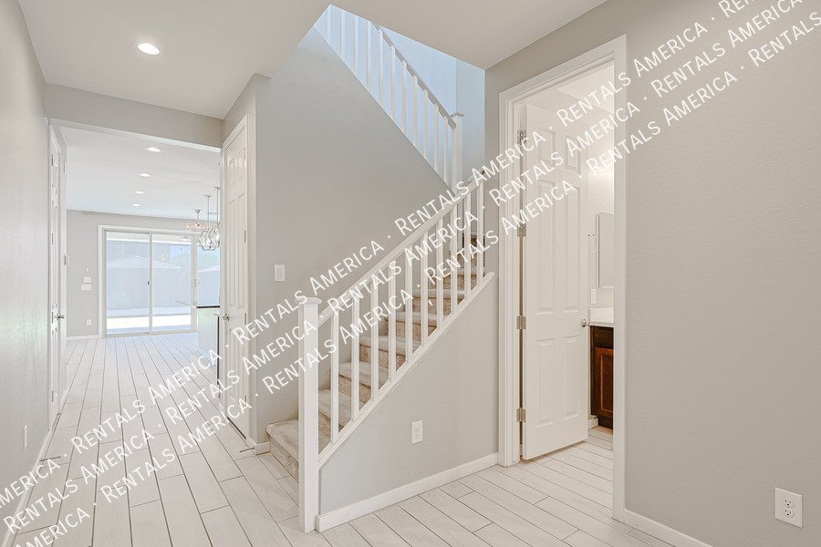 Spacious 5 Bedroom Home in Hudson Commons-No Pets property image