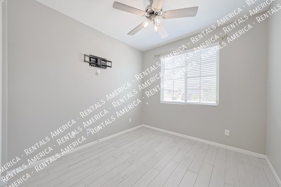 Spacious 5 Bedroom Home in Hudson Commons-No Pets property image