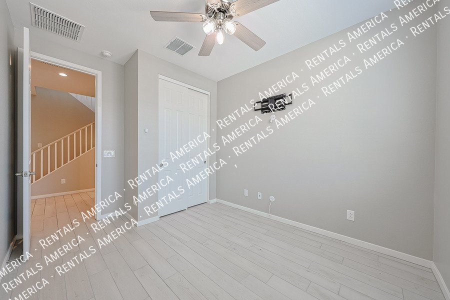 Spacious 5 Bedroom Home in Hudson Commons-No Pets property image