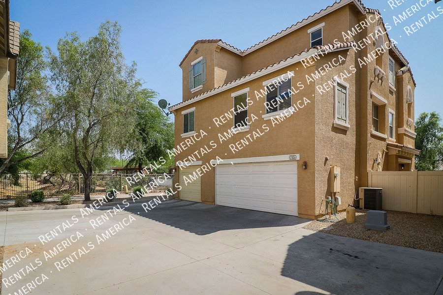 Nice Townhouse in Park Place Village! property image