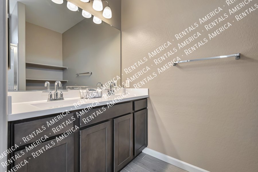 Stunning 4 Bed 2 Bath Home in Gated Community! property image