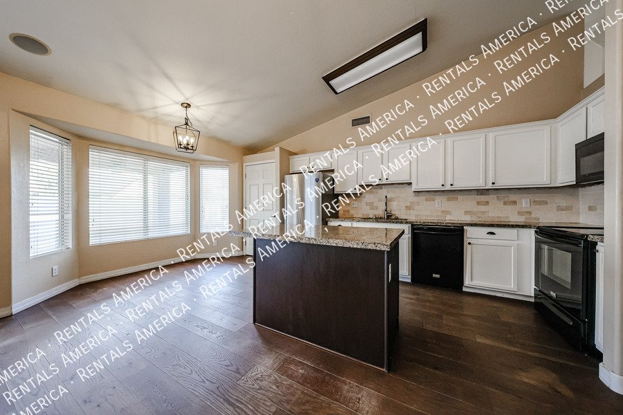 Gorgeous Chandler Home with Oversized Lot! property image