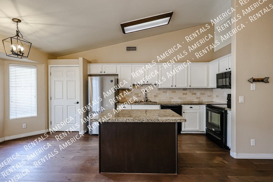 Gorgeous Chandler Home with Oversized Lot! property image