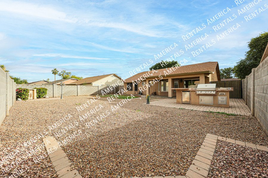 Gorgeous Chandler Home with Oversized Lot! property image