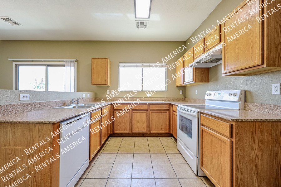 Welcome home to Spectrum at Val Vista! property image