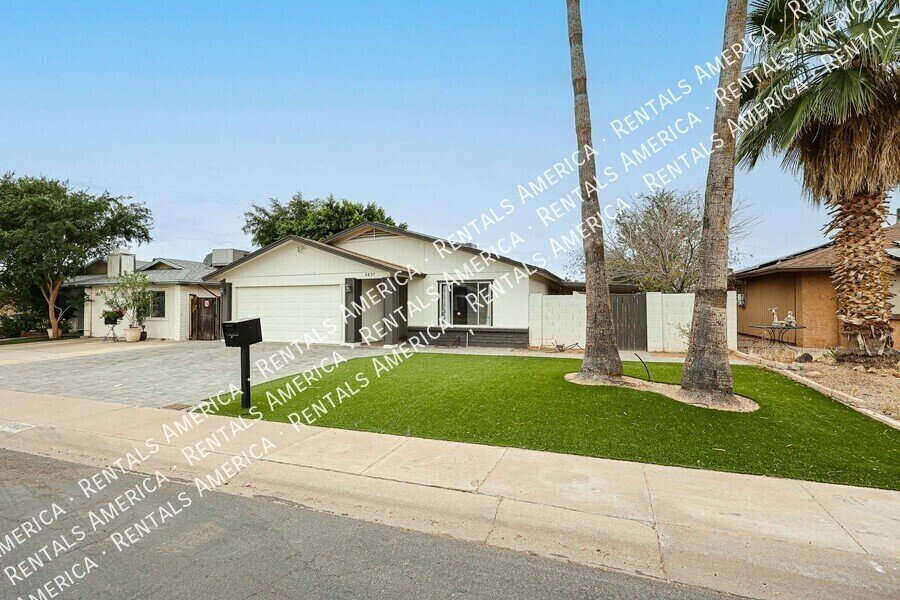 Remodeled 4 bedroom with Solar property image