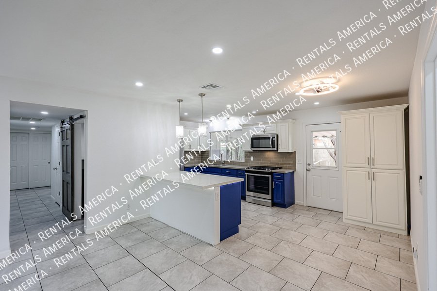 Remodeled 4 bedroom with Solar property image