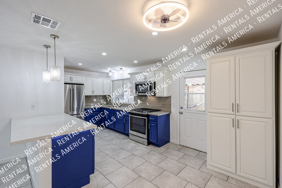 Remodeled 4 bedroom with Solar property image
