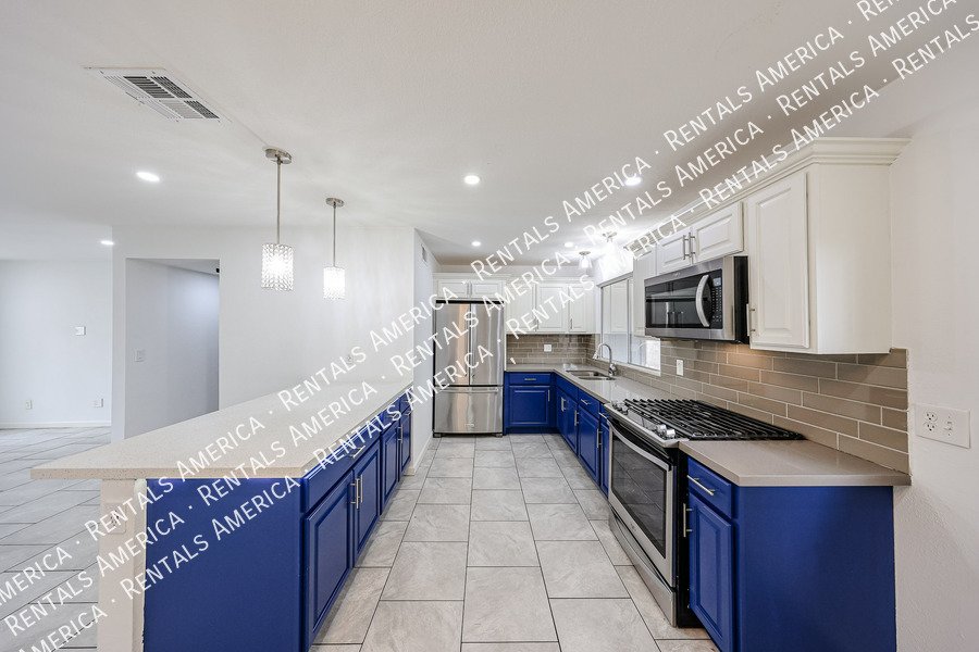 Remodeled 4 bedroom with Solar property image