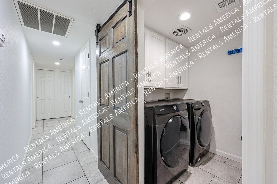Remodeled 4 bedroom with Solar property image