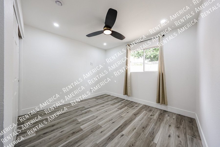 Remodeled 4 bedroom with Solar property image