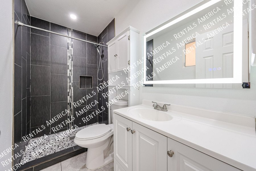 Remodeled 4 bedroom with Solar property image
