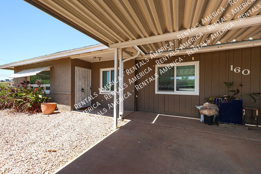 Charming 2 Bedroom Home with Water & Gas Included property image