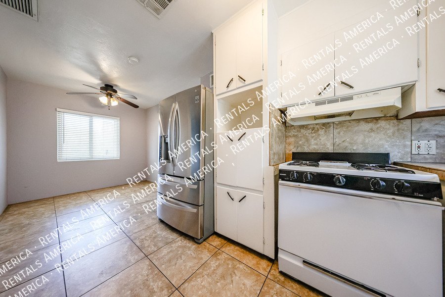 Charming 2 Bedroom Home with Water & Gas Included property image